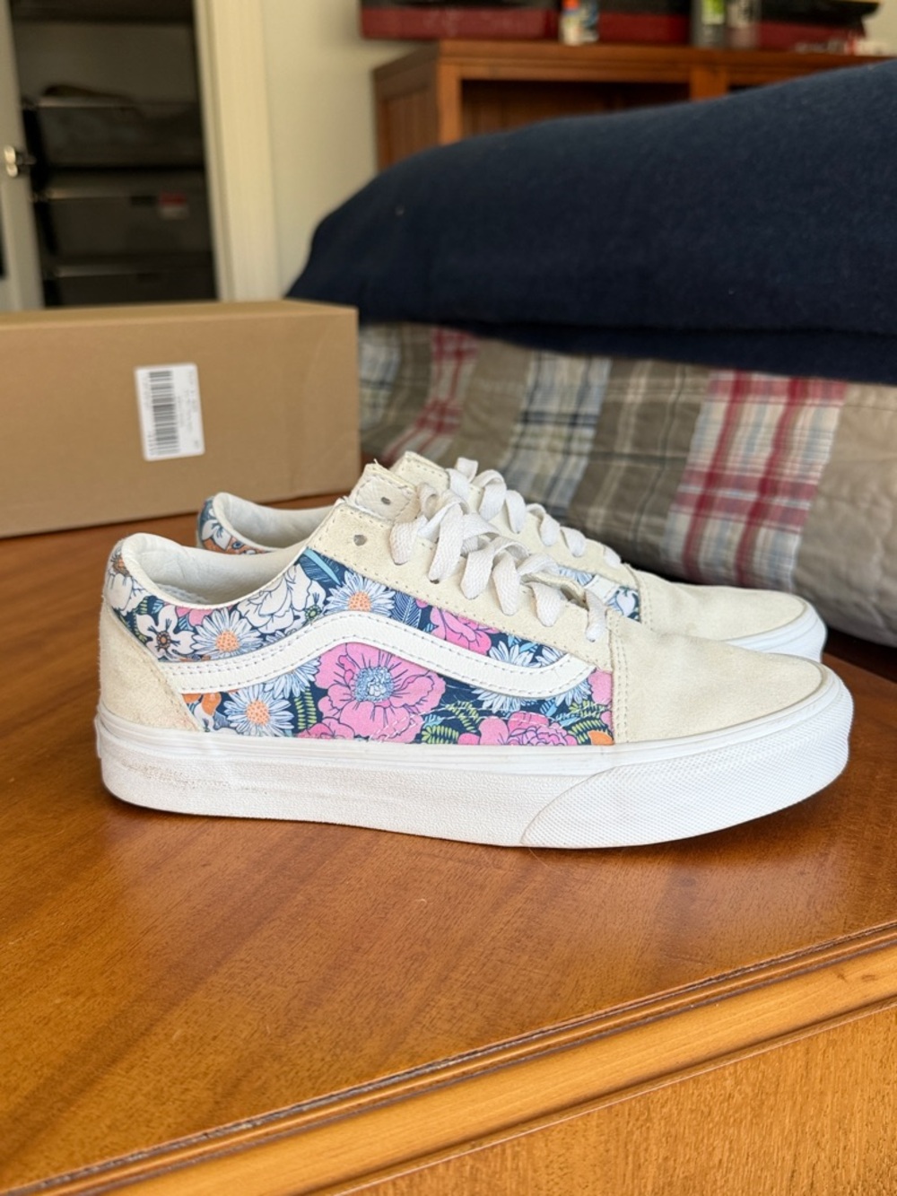 Vans Cream Low-Top Sneakers with Floral Panels - Picture 3 of 14